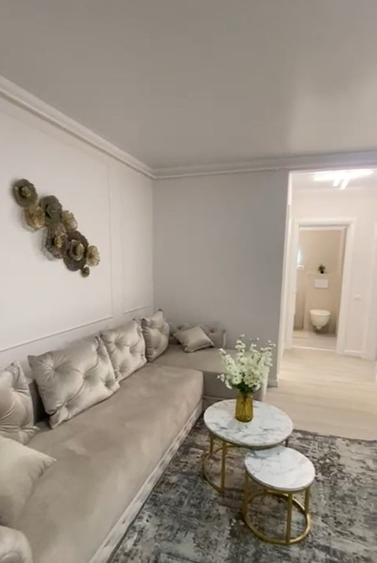 Apartament cu 3 camere semidecomandat în Sud