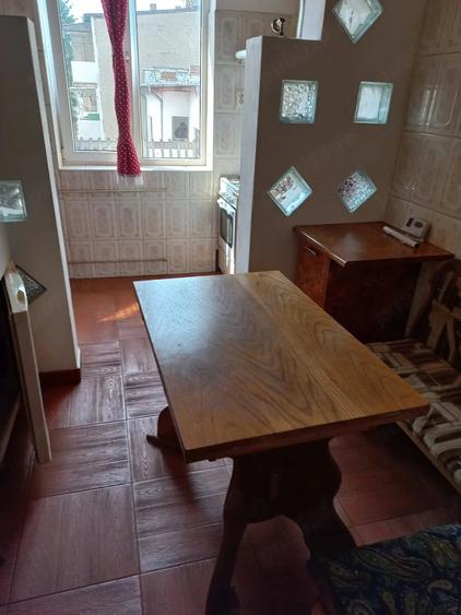 Apartament cu 3 camere decomandat în Exterior Vest