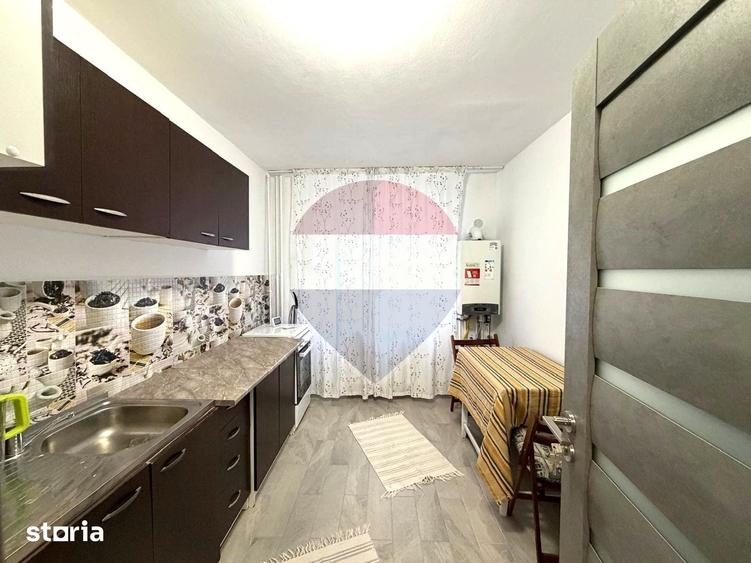 Apartament cu 3 camere semidecomandat în Republicii