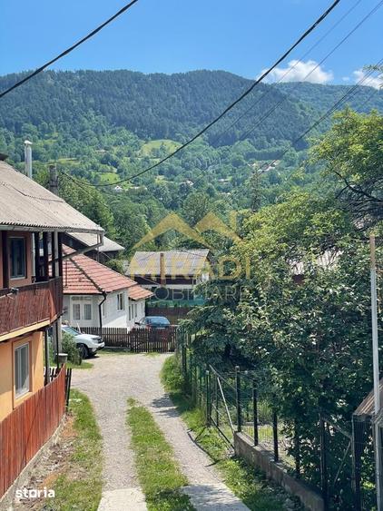 Casă cu 7 camere cu Teren 580 Mp în Valea Doftanei
