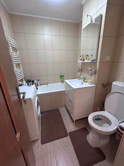 Apartament cu 3 camere decomandat în Micro 16