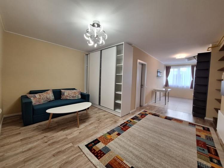 Apartament cu 2 camere semidecomandat, mobilat în Florești