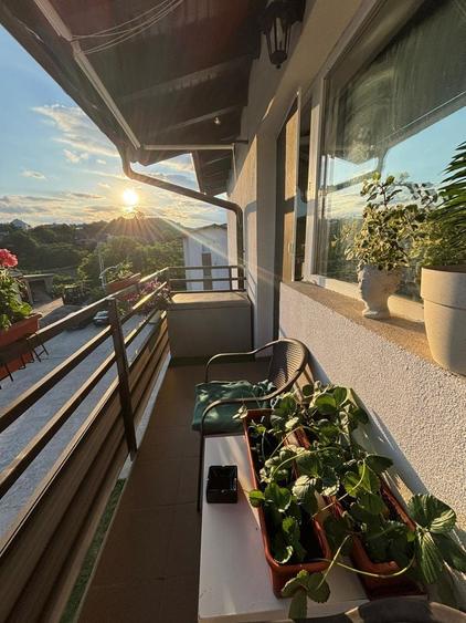 Apartament cu 2 camere decomandat în Crișeni
