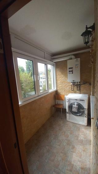 Apartament cu 3 camere semidecomandat, mobilat în Olteniței