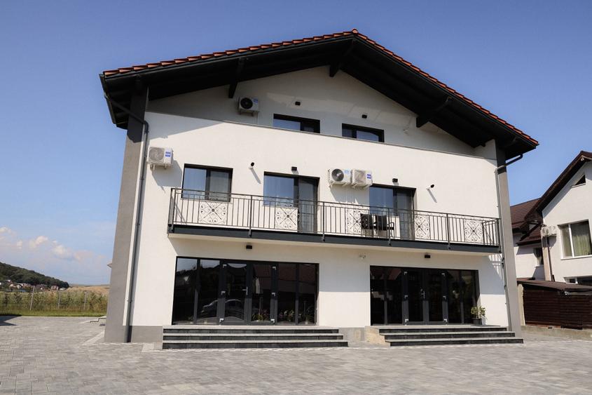 Casă cu 3 camere în Sânnicoară