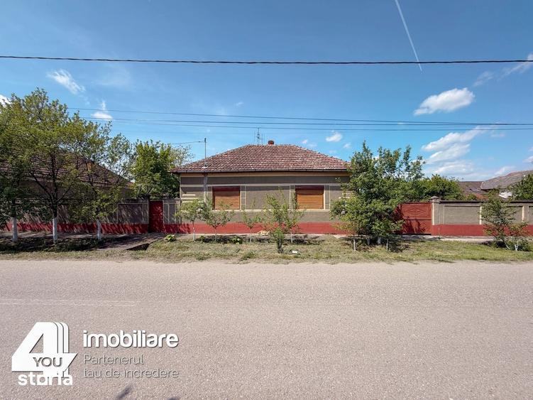 Casă cu 3 camere cu Teren 2114 Mp în Central