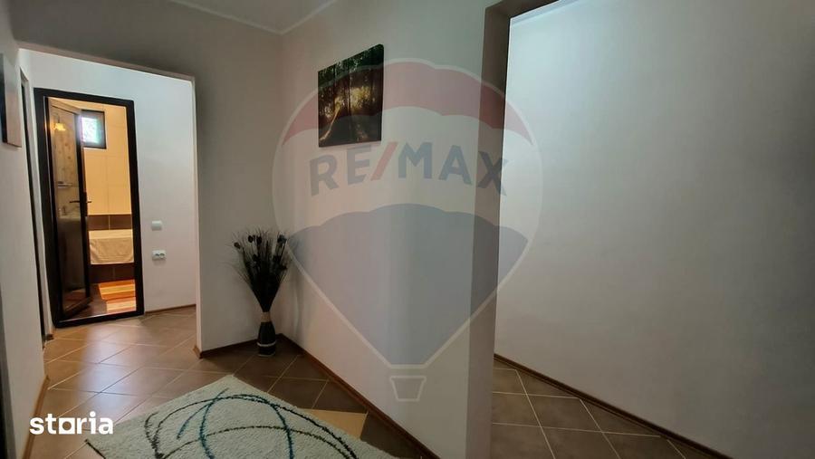 Apartament cu 2 camere, mobilat în Micro 13