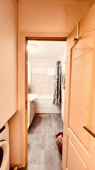 Apartament cu 3 camere semidecomandat în Brâncoveanu