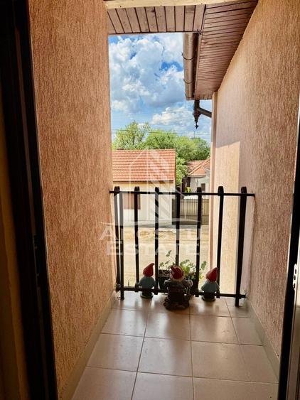 Casă individuală cu 7 camere cu Canalizare în Central