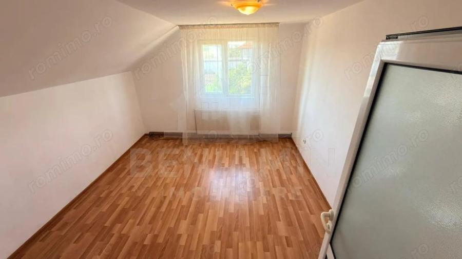 Casă cu 5 camere cu Teren 176 Mp în Central