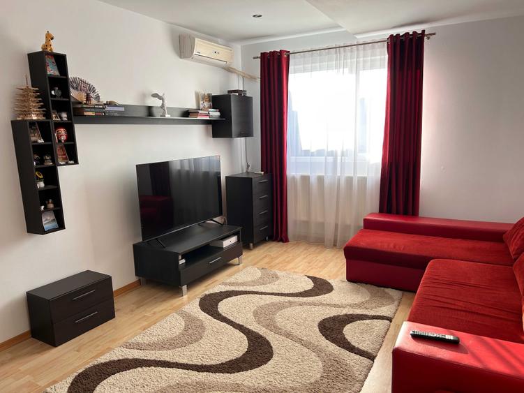 Apartament cu 3 camere decomandat în Nicolina