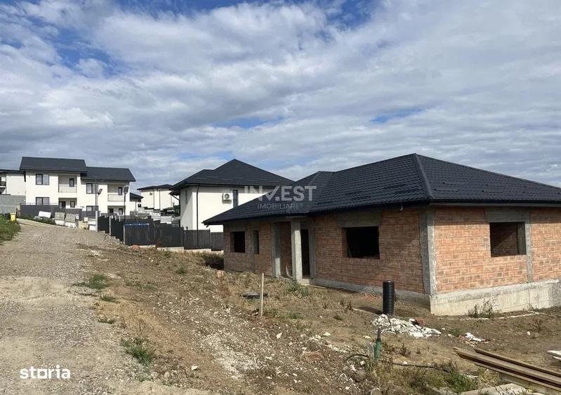 Casă cu 4 camere în Valea Lupului