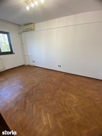 Spațiu comercial, de 50 mp, în Central