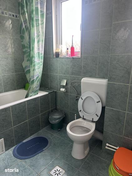 Casă cu 8 camere decomandat cu Teren 1000 Mp în Cornu