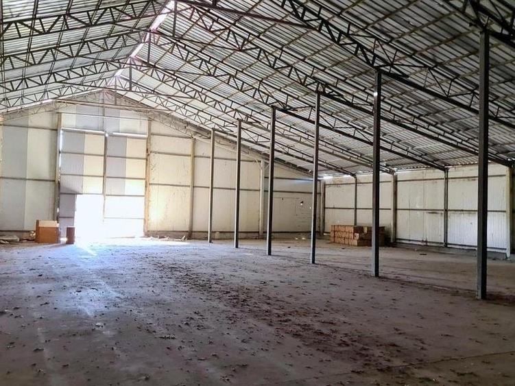 Spațiu industrial, de 1,350 mp, în Sinești