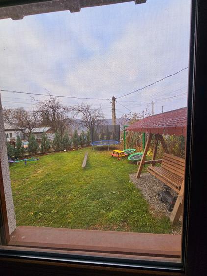 Casă cu 6 camere cu Teren 492 Mp în Bănești