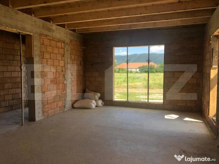 Casă cu 3 camere cu Teren 610 Mp în Cristian