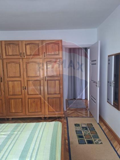 Apartament cu 2 camere semidecomandat, mobilat în Aurel Vlaicu