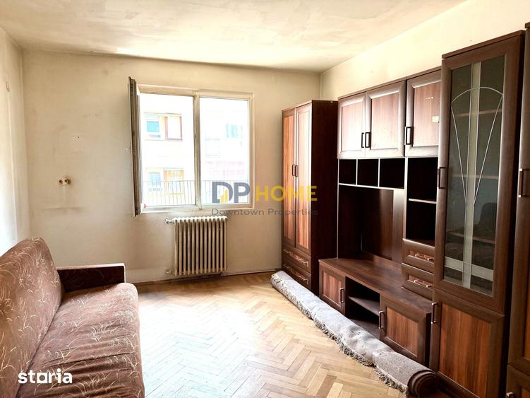Apartament cu 3 camere semidecomandat în Centrul Civic