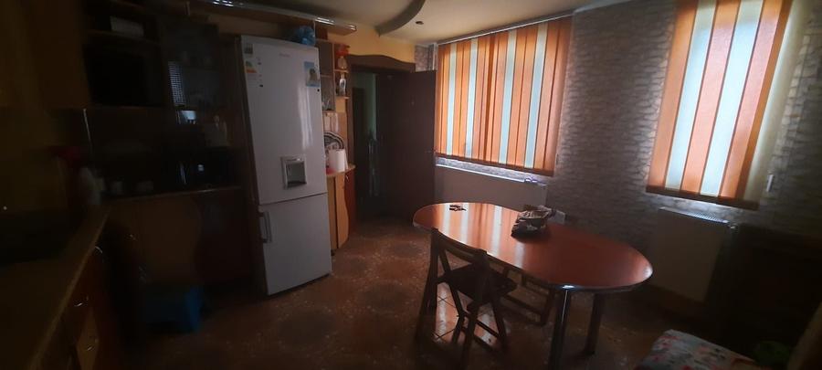 Casă cu 4 camere în Limpeziș
