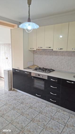 Casă cu 5 camere cu Teren 219 Mp în Moșoaia