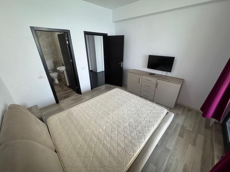 Apartament cu 3 camere decomandat, mobilat în Faleza Nord