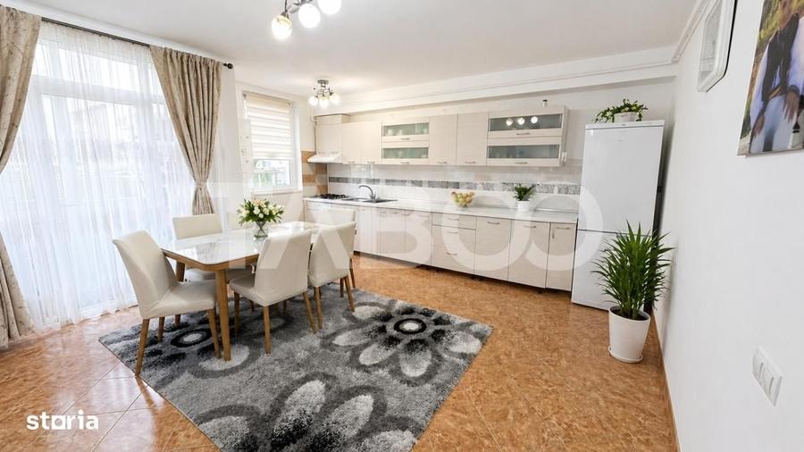 Apartament cu 3 camere decomandat în Roșia