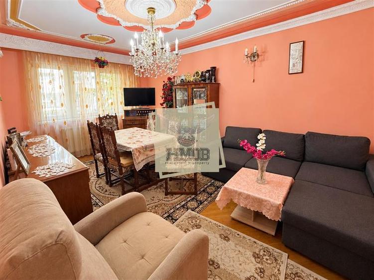 Apartament cu 4 camere decomandat, mobilat în Vasile Aaron