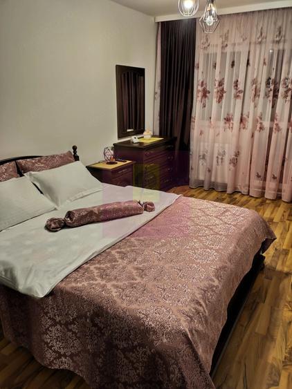 Apartament cu 3 camere semidecomandat în Central