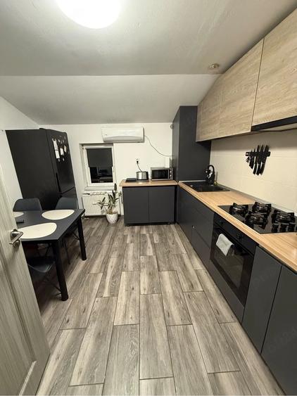 Apartament cu 3 camere decomandat în Dâmbovița