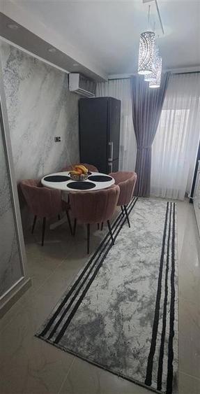 Apartament cu 3 camere decomandat în Nicolina