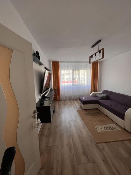 Apartament cu 2 camere decomandat în Republicii