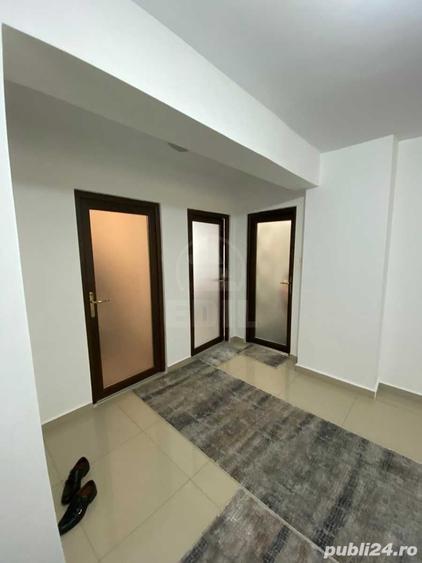 Apartament cu 3 camere semidecomandat în Florești
