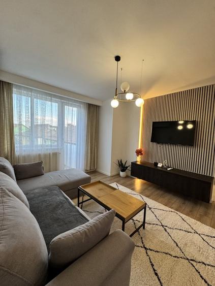 Apartament cu 2 camere semidecomandat, mobilat în Central