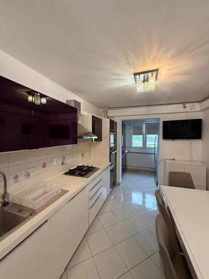 Apartament cu 4 camere decomandat în Crângași