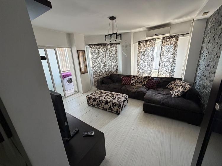 Apartament cu 3 camere decomandat în Traian