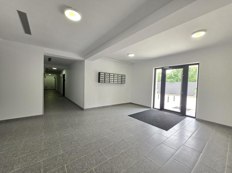 Apartament cu 2 camere semidecomandat în 1 Decembrie