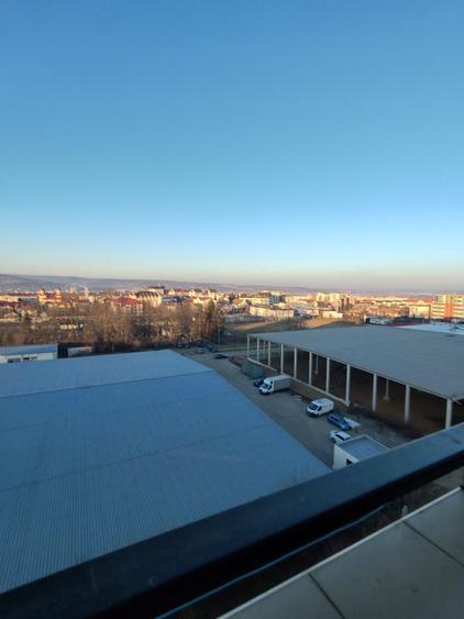 Apartament cu 3 camere semidecomandat în Calea Turzii