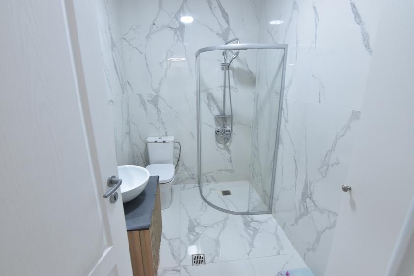 Duplex cu 4 camere cu Canalizare în Domnești