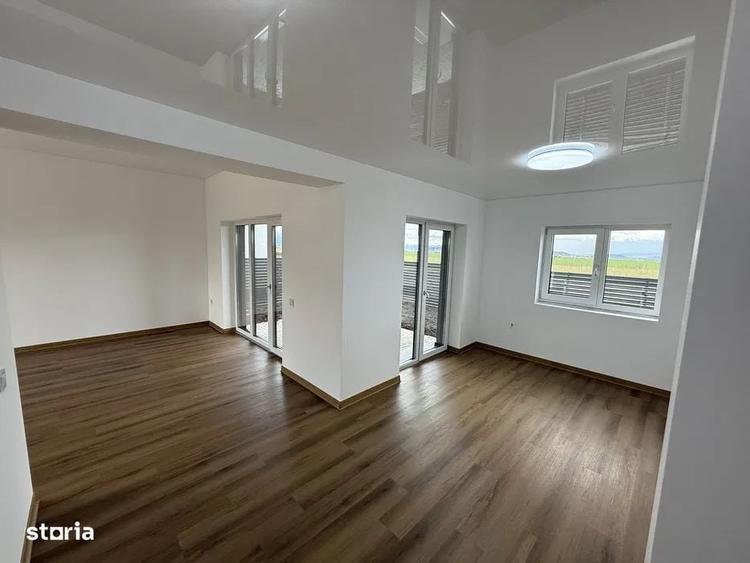 Casă cu 4 camere în Zizin