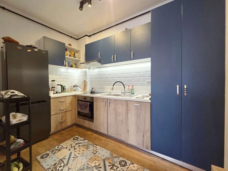 Apartament cu 3 camere semidecomandat, mobilat în Arcul de Triumf