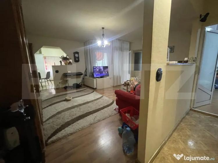 Apartament cu 3 camere decomandat în Central