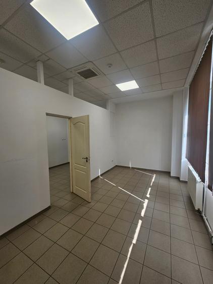 Birou, de 220 mp, în Central