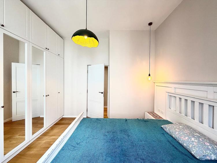 Apartament cu 3 camere semidecomandat în Universitate