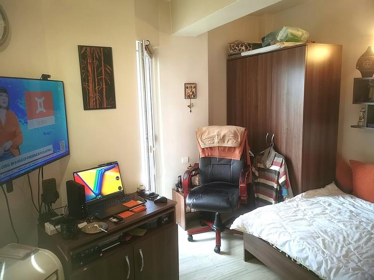 Apartament cu 3 camere semidecomandat în Central