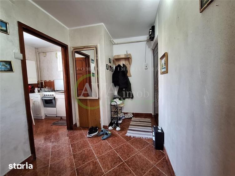 Apartament cu 3 camere semidecomandat în Banca Națională
