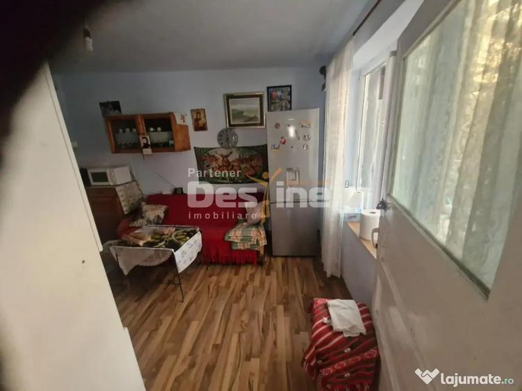 Casă cu 7 camere cu Teren 660 Mp în Central