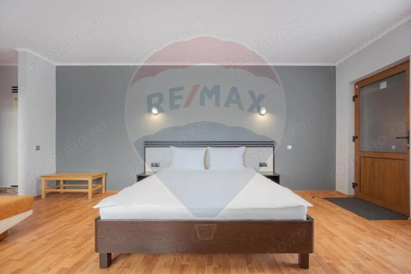 Casă cu 16 camere cu Teren 5375 Mp în Sânmartin