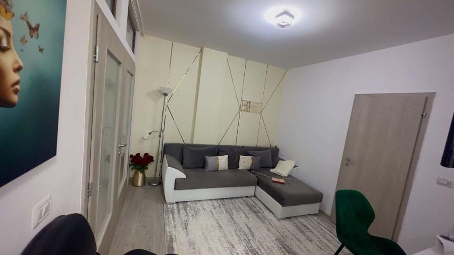 Garsonieră decomandată în Valea Adâncă