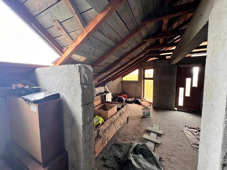 Casă cu Teren 2244 Mp în Oveselu